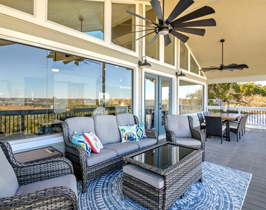 1526 Lakeside Drive W - Photo Thumbnail 2