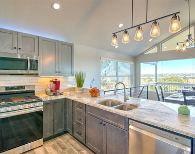 1526 Lakeside Drive W - Photo Thumbnail 9