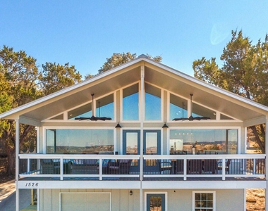1526 Lakeside Drive W - Photo Thumbnail 1