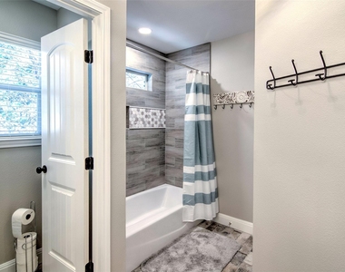 1526 Lakeside Drive W - Photo Thumbnail 14