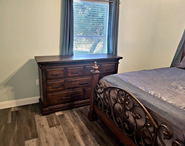 1526 Lakeside Drive W - Photo Thumbnail 12