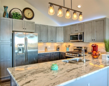 1526 Lakeside Drive W - Photo Thumbnail 8