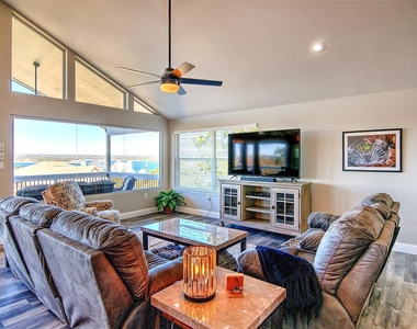 1526 Lakeside Drive W - Photo Thumbnail 4