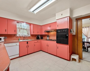 202 Avenue J - Photo Thumbnail 7