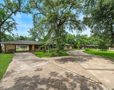 202 Avenue J - Photo Thumbnail 1