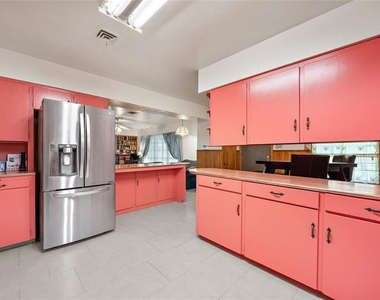 202 Avenue J - Photo Thumbnail 6