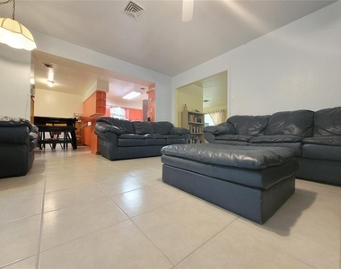 202 Avenue J - Photo Thumbnail 4