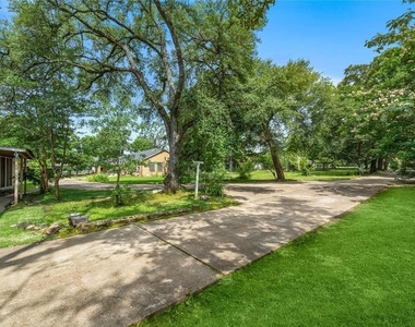 202 Avenue J - Photo Thumbnail 5