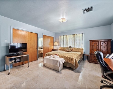 202 Avenue J - Photo Thumbnail 10
