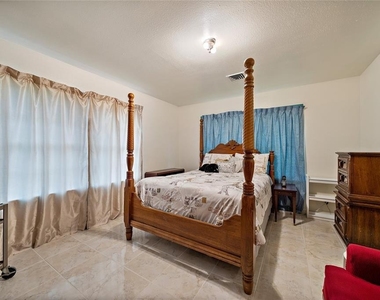 202 Avenue J - Photo Thumbnail 13