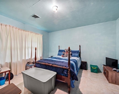 202 Avenue J - Photo Thumbnail 15
