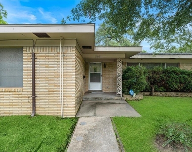 202 Avenue J - Photo Thumbnail 3