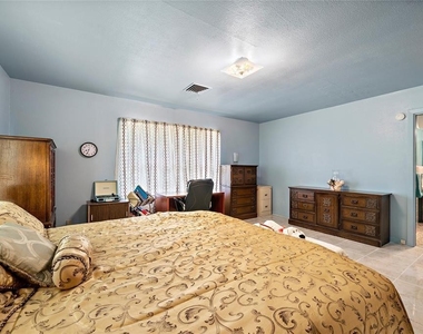 202 Avenue J - Photo Thumbnail 9
