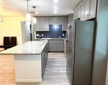 3032 Se Santa Barbara Place - Photo Thumbnail 4
