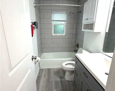 3032 Se Santa Barbara Place - Photo Thumbnail 7