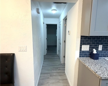 3032 Se Santa Barbara Place - Photo Thumbnail 6