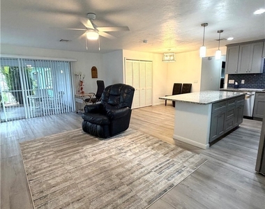 3032 Se Santa Barbara Place - Photo Thumbnail 2