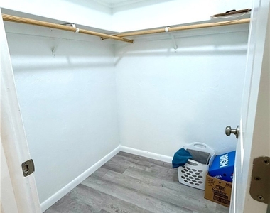 3032 Se Santa Barbara Place - Photo Thumbnail 11