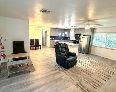 3032 Se Santa Barbara Place - Photo Thumbnail 1