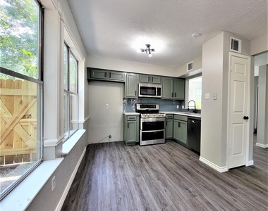 5110 Shady Gardens Drive - Photo Thumbnail 2