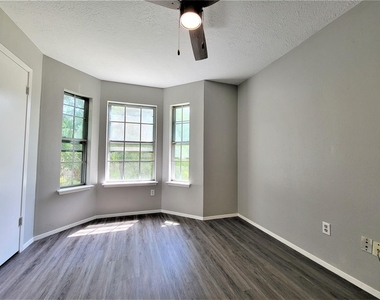 5110 Shady Gardens Drive - Photo Thumbnail 6
