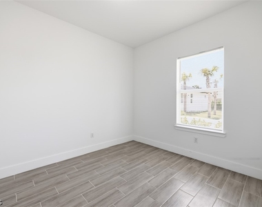 195 Rotonda Boulevard W - Photo Thumbnail 7