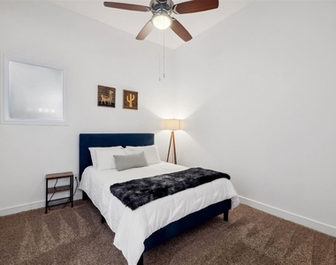 2800 Kirby Drive - Photo Thumbnail 10