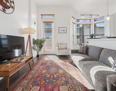 2800 Kirby Drive - Photo Thumbnail 3
