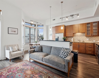 2800 Kirby Drive - Photo Thumbnail 2