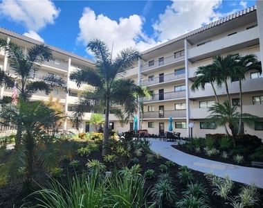 2121 Collier Avenue - Photo Thumbnail 2