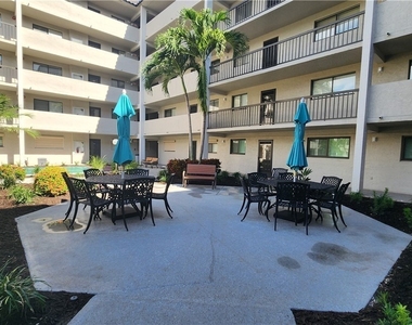 2121 Collier Avenue - Photo Thumbnail 6