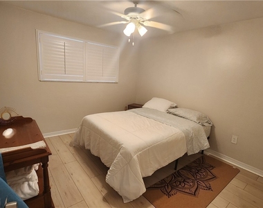 2121 Collier Avenue - Photo Thumbnail 18
