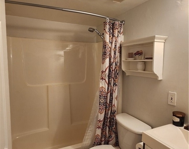 2121 Collier Avenue - Photo Thumbnail 17