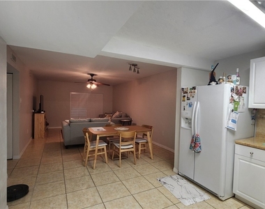 2121 Collier Avenue - Photo Thumbnail 8