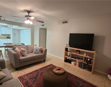 2121 Collier Avenue - Photo Thumbnail 11
