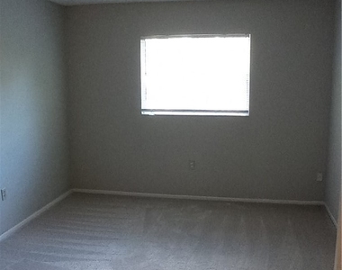 2135 Virginia Avenue - Photo Thumbnail 12