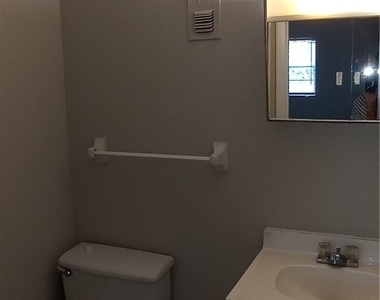 2135 Virginia Avenue - Photo Thumbnail 11