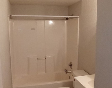 2135 Virginia Avenue - Photo Thumbnail 5