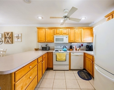 6777 Winkler Road - Photo Thumbnail 3