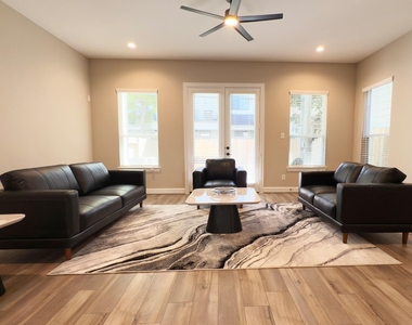 4309 B Dickson Street Street - Photo Thumbnail 2