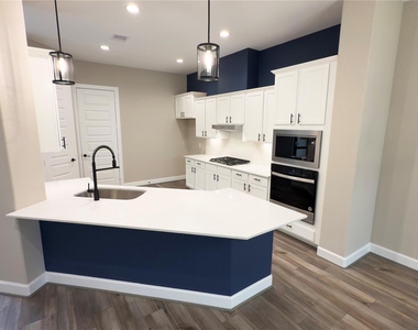 4309 B Dickson Street Street - Photo Thumbnail 7