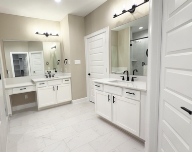 4309 B Dickson Street Street - Photo Thumbnail 5