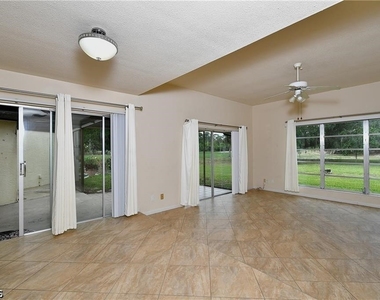 9 Park Lane Circle - Photo Thumbnail 5