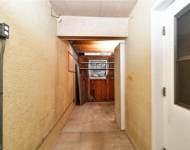 9 Park Lane Circle - Photo Thumbnail 13