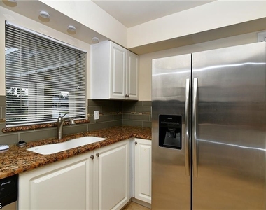 9 Park Lane Circle - Photo Thumbnail 9
