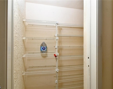 9 Park Lane Circle - Photo Thumbnail 12