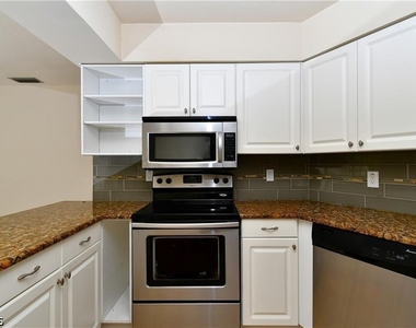 9 Park Lane Circle - Photo Thumbnail 8