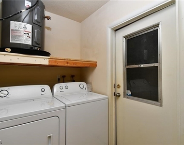 9 Park Lane Circle - Photo Thumbnail 11
