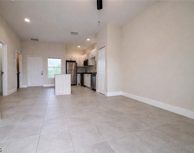 3409 Sw 8th Place - Photo Thumbnail 4
