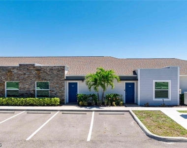 3409 Sw 8th Place - Photo Thumbnail 17